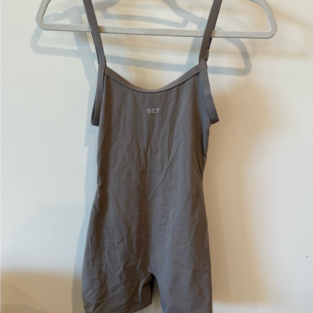 SET Active Romper “SPORTSBODY SCOOP SHORTYSUIT” a XS in Stone